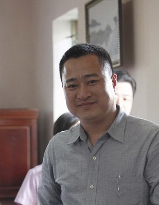 Tổng[-]giám[-]đốc[-]công[-]ty[-]tài[-]chính[-]Việt[-]bị[-]bắt[-]khẩn[-]cấp[-]vì[-]tống[-]tiền